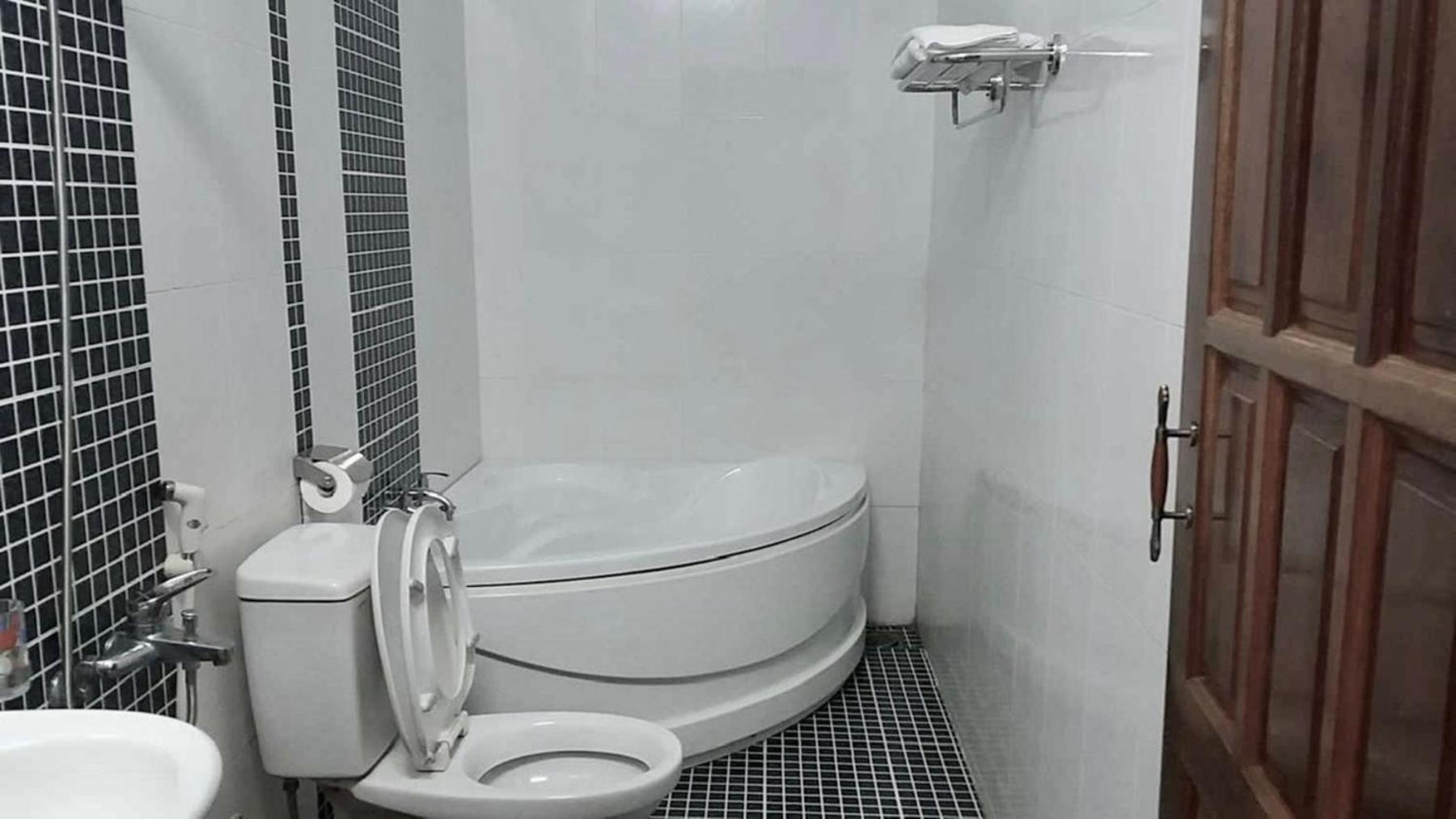 Truc Hoang Ha Hotel كون توم المظهر الخارجي الصورة
